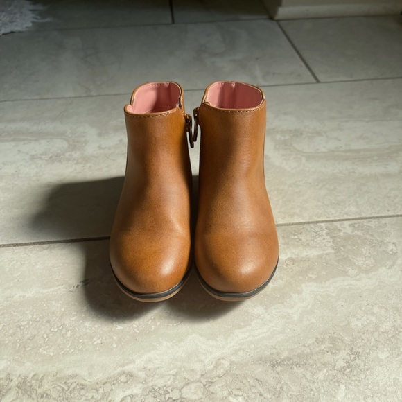 Cat & Jack Other - Tan cat & Jack girls boots